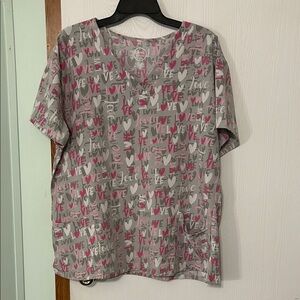 Divine Curves Gray Love Print Scrub Top Size 1X
